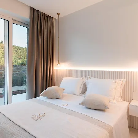 Апарт-отель Hills 8 - Luxury With Pool 4*