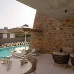 Hills 8 - Luxury With Pool