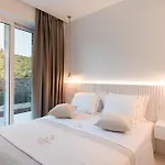 Apartmanhotel Hills 8 - Luxury With Pool 4*