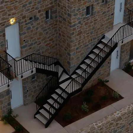 Hills 8 - Luxury With Pool 4* Gialova