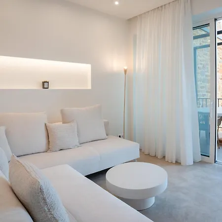 Hills 8 - Luxury With Pool 4*