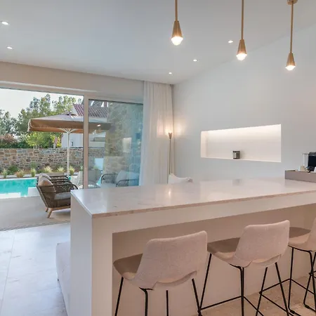 Hills 8 - Luxury With Pool 4* Gialova