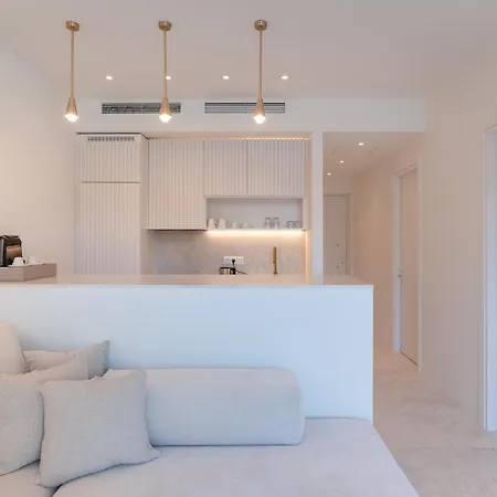 Hills 8 - Luxury With Pool גיאלובה