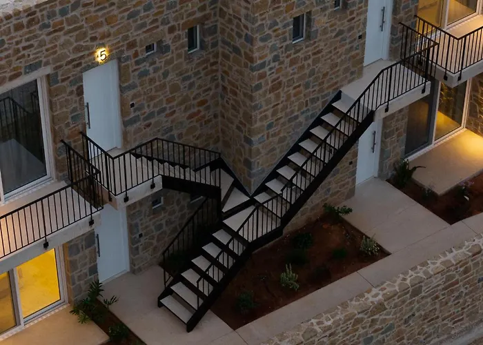 Hills 8 - Luxury With Pool 4* Gialova