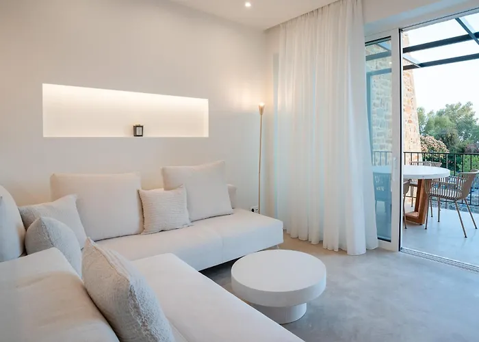 Hills 8 - Luxury With Pool 4*