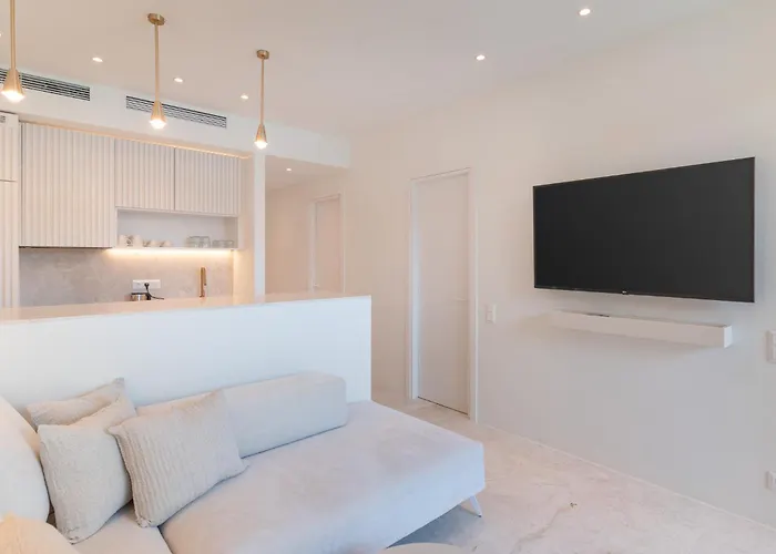 Hills 8 - Luxury With Pool Aparthotel 4*